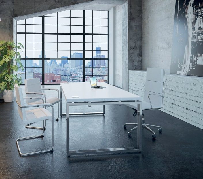 Agencement d'un bureau individuel de couleur claire