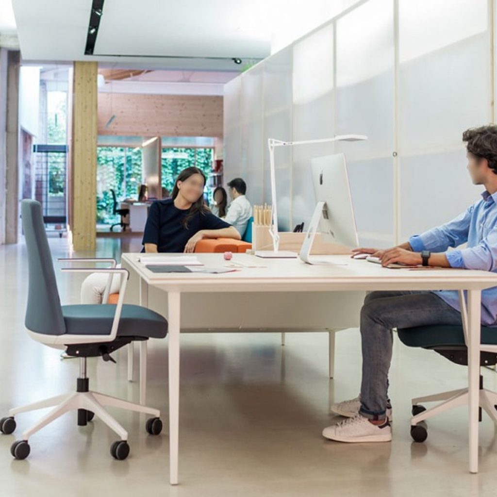 Agencement d'un bureau individuel pouvant être partagé