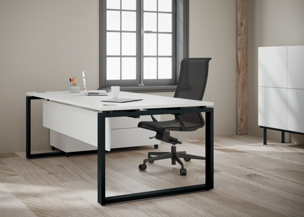 Agencement d'un bureau individuel sobre et épuré