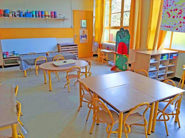 Agencement de mobilier sur mesure pour une classe maternelle