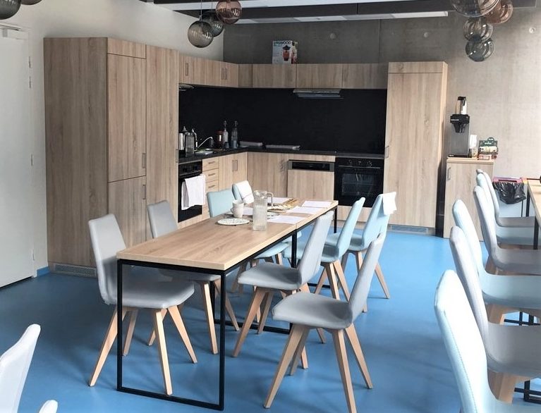 racinea agencement espace restauration cuisine table siege ergonomique