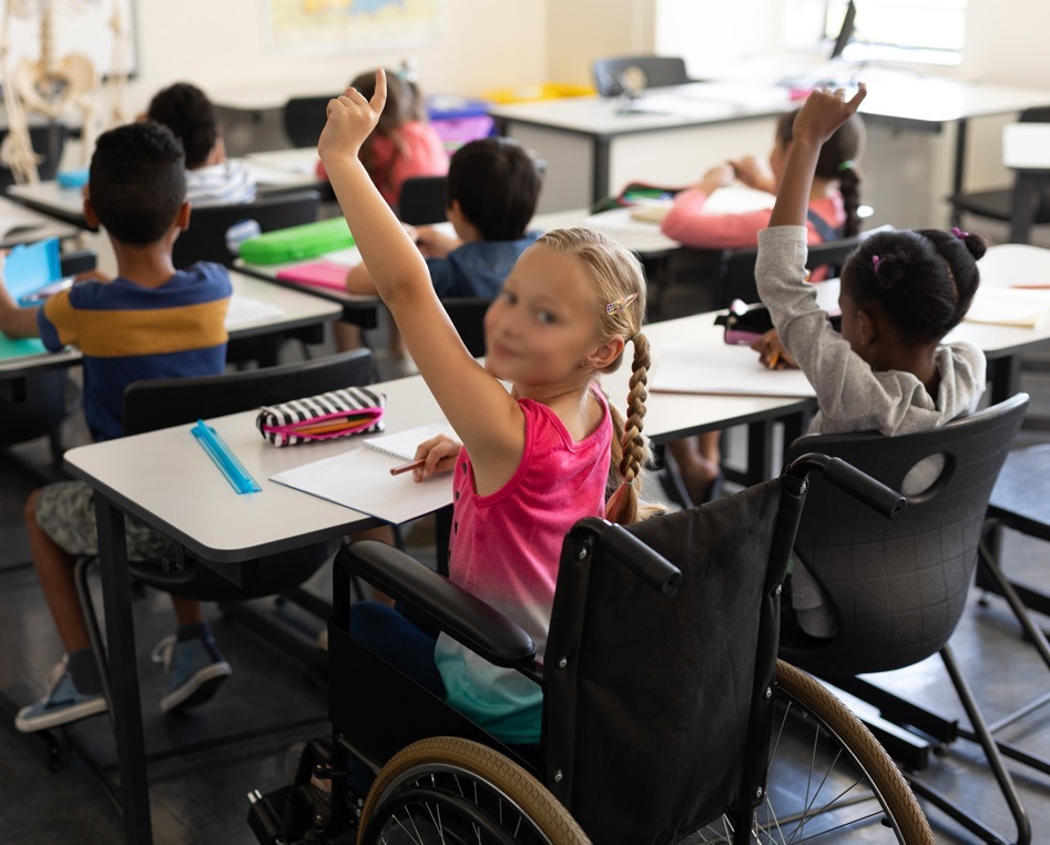 Mobilier d'éducation optimisé pour les établissements recevant des PMR