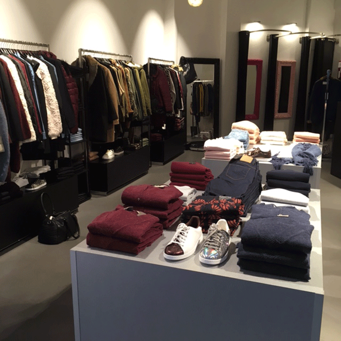 racinea agencement magasin vetement boutique homme cabine