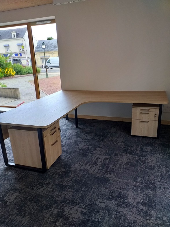 Agencement d'un bureau individuel dans une mairie