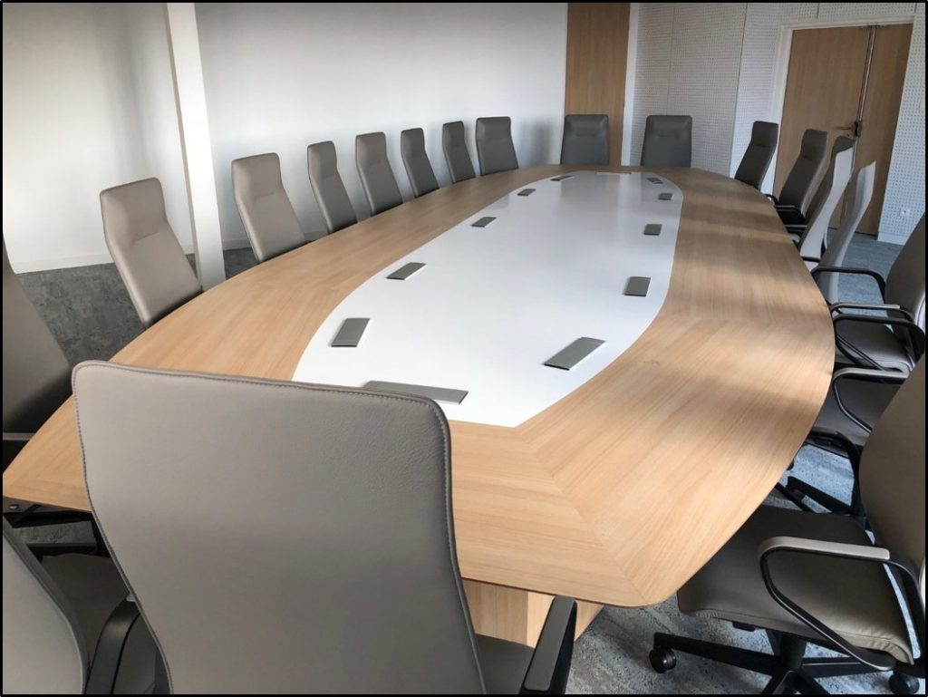 Aménagement d'une salle de réunion de direction