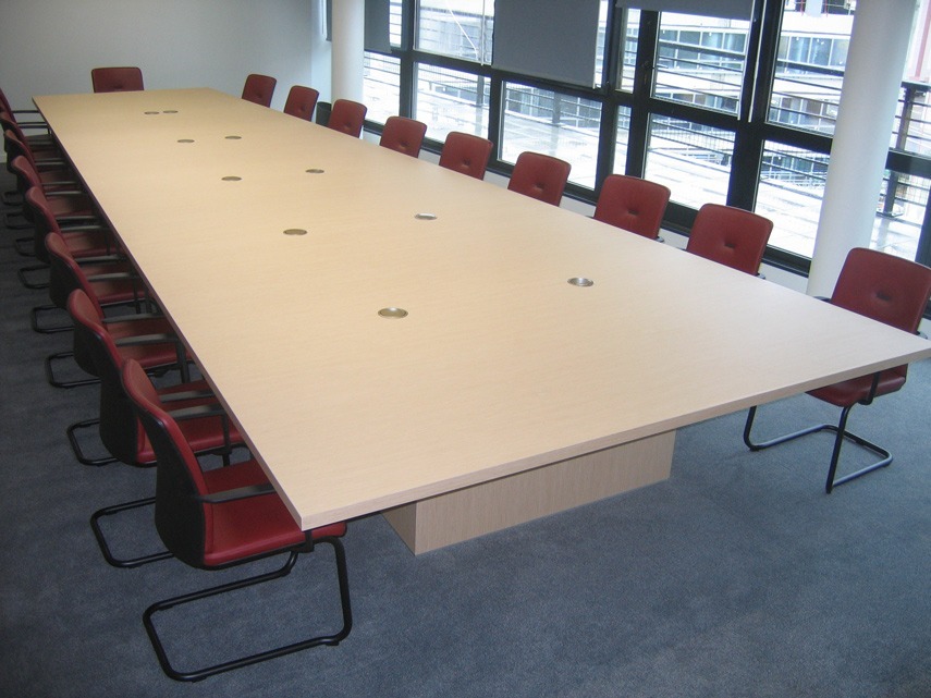 Aménagement d'une vaste salle de réunion