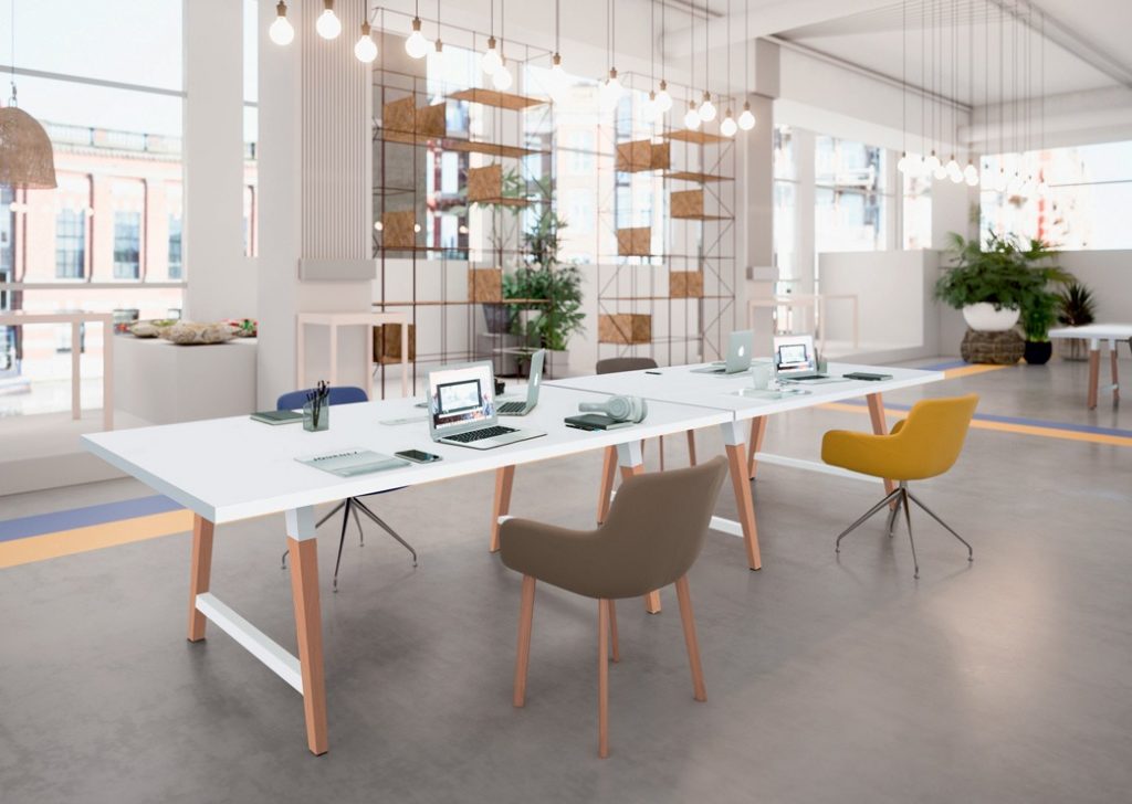 Aménagement d'une salle de réunion dans un espace ouvert