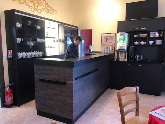 Aménagement sur mesure d'un comptoir de bar