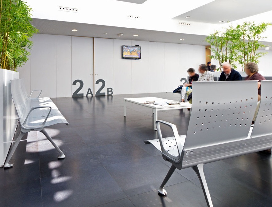 Salle d'attente spacieuse pour un aménagement cabinet médical