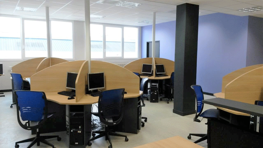 racinea amenagement classe college lycee salle multimedia chaise roulante