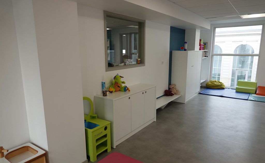 Aménagement de l'espace central de vie d'une crèche