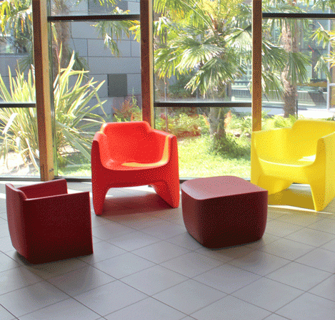 racinea amenagement salle attente piscine table couleur