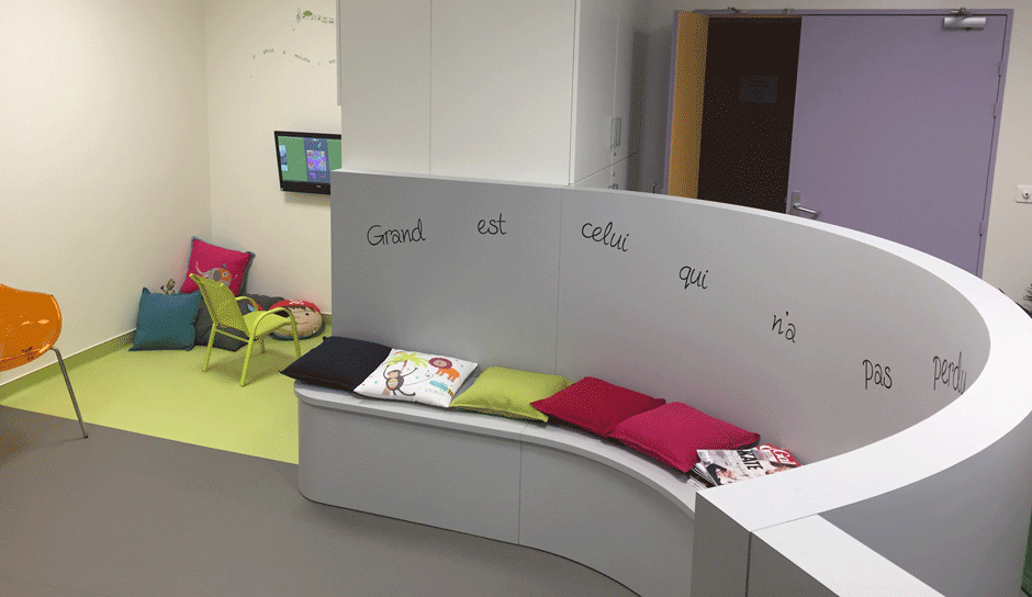racinea amenagement salle attente dentiste enfant rangement