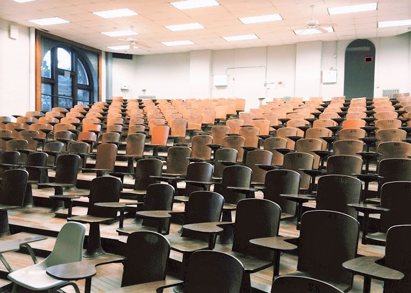 Aménagement d'un amphithéâtre avec mobilier individuel