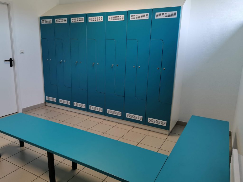 Aménagement vestiaire hommes d'une entreprise