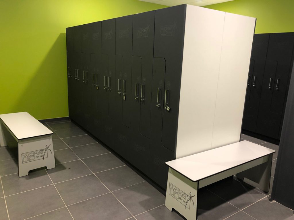 Aménagement vestaire d'une salle de sport