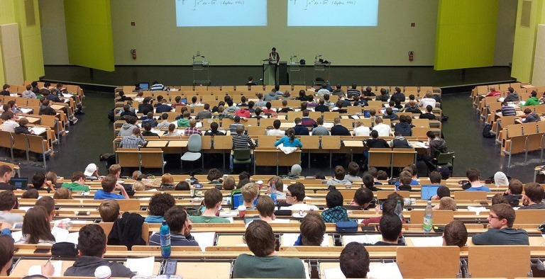 Agencement d'un amphithéâtre dans une université