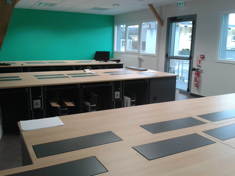racinea amenagement classe college lycee ordinateurs intégrés fabrication