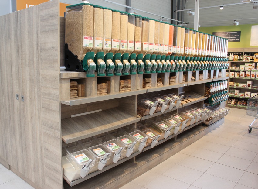 Agencement du rayon vrac d'un magasin alimentaire bio