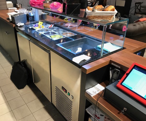 Agencement de vitrines réfrigérées pour un restaurant rapide