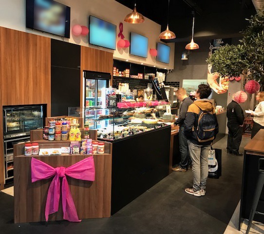 Comptoir et de vente et mobilier d'arrière vente pour une chaîne de restauration rapide