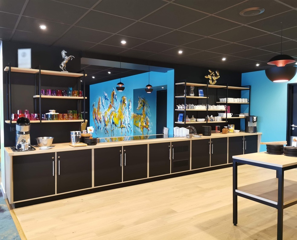 Mobilier d'agencement sur mesure d'une salle de petit déjeuner pour un hôtel