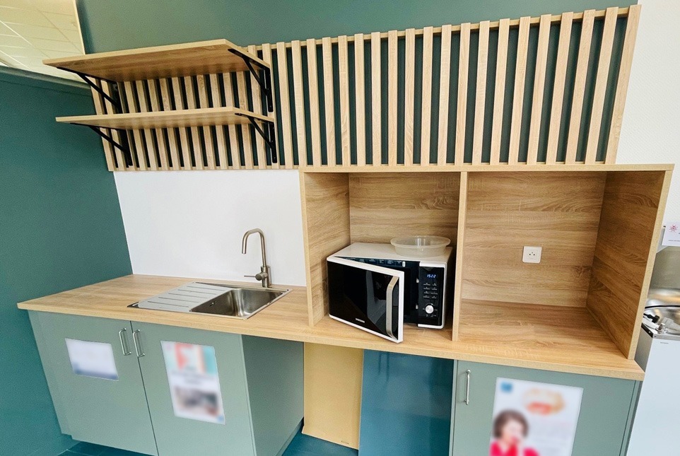 Kitchenette et son mobilier pour un restaurant professionnel