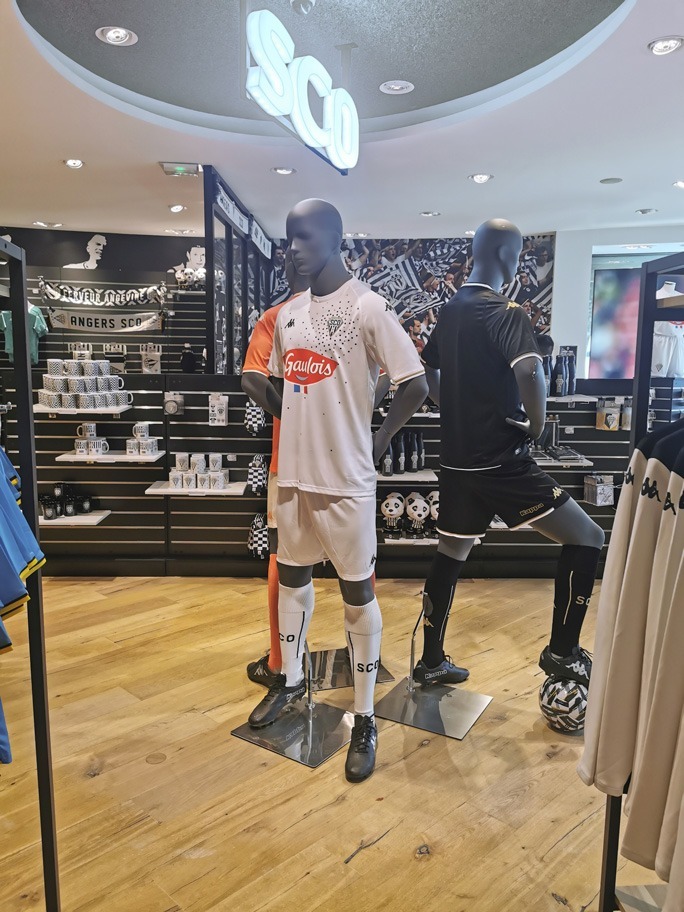 Agencement d'une boutique de sport de haut niveau