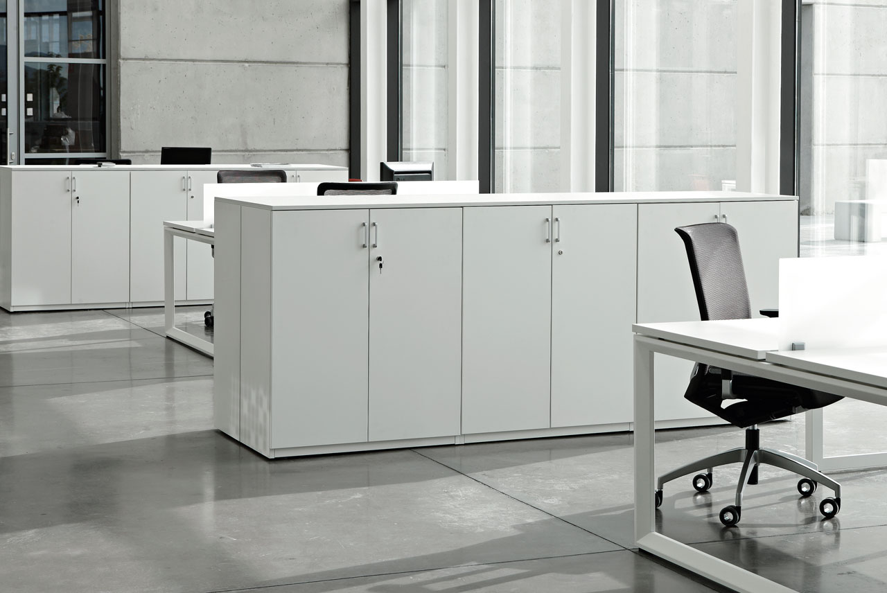 Mobilier de bureau design et ses rangements sécurisés par une clé