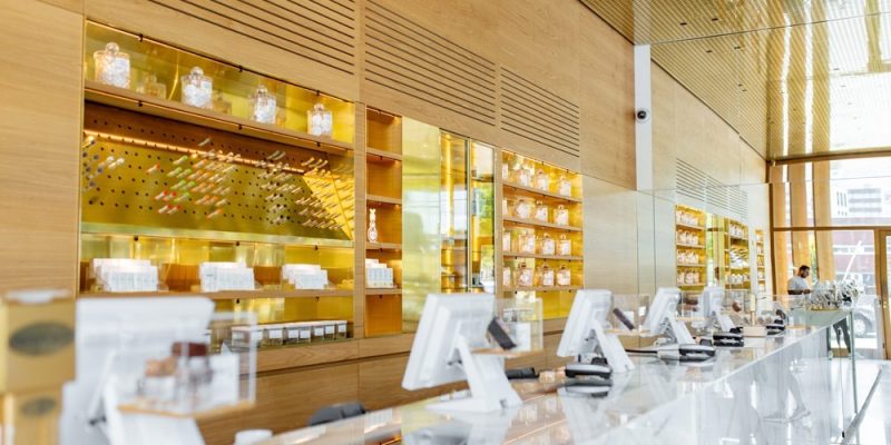 racinea-section-boutiques-bijouterie Agencement du comptoir et de l'arrière comptoir d'une bijouterie